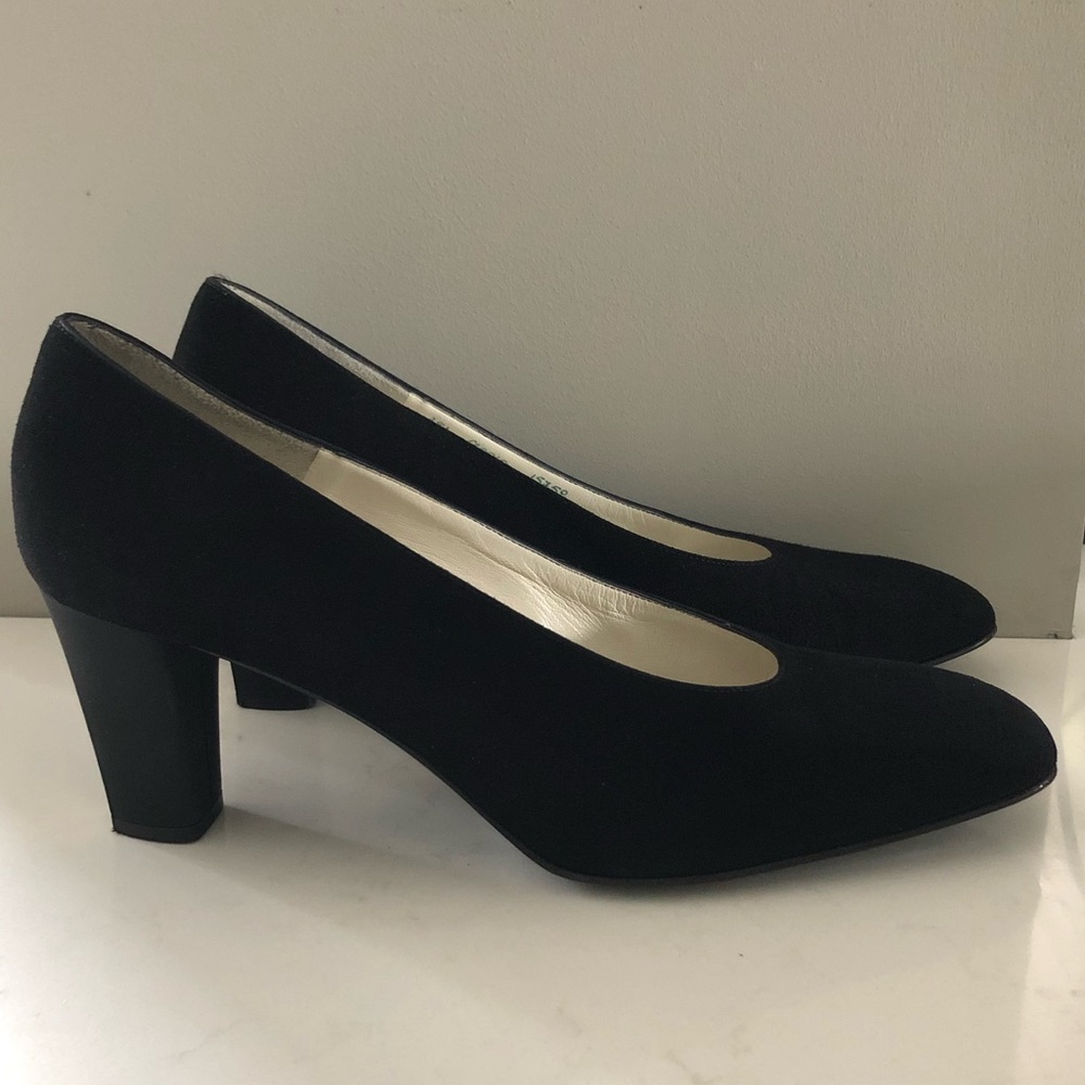 Bruno Magli Suede Heels Made in Italy EUC Sz EUR 38 1/2 Sz 8